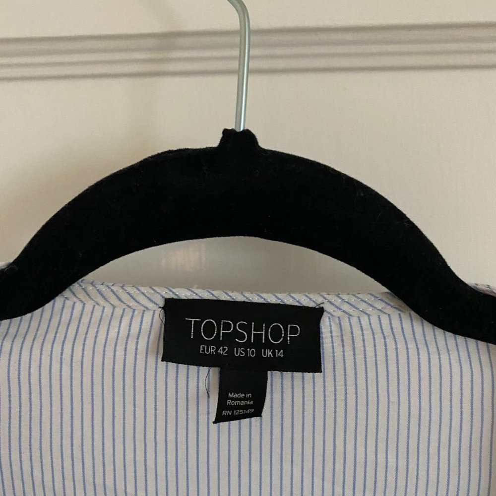 TOPSHOP | SHORT, RUFFLED WRAP DRESS - Picture 2 of 2